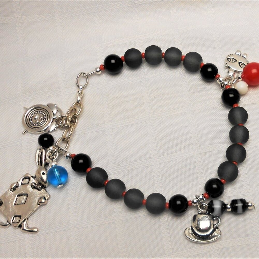 Alice in Wonderland Single-strand bracelets and earrings - black - handmade -